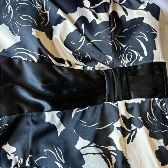 White House Black Market Strapless Black and champagne Dress - Picture 5 of 6